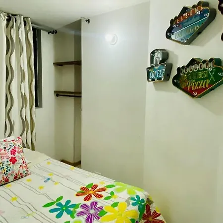 Apartamento De 4 Habitaciones Exito De Laureles Medellin Exterior photo